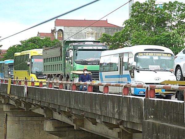 Đề nghị đẩy nhanh tiến độ giải phóng mặt bằng phục vụ dự án cải tạo cầu Đa Phúc