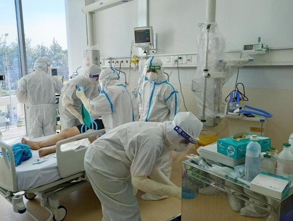 Đảm bảo an toàn cho nhân viên y tế trong phòng, chống dịch COVID-19