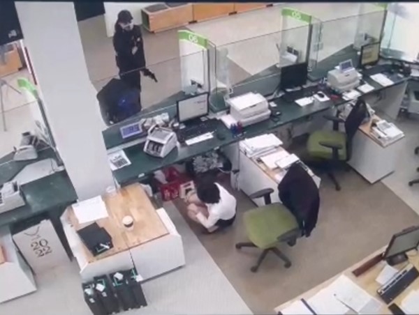 Cảnh báo trào lưu lập nhóm kín, rủ nhau đi cướp tài sản tại ngân hàng, siêu thị