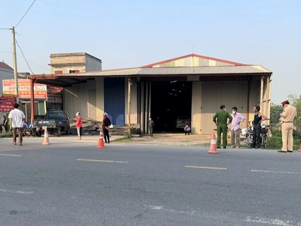 Truy tìm ô tô tông chết người phụ nữ đi tập thể dục lúc sáng sớm