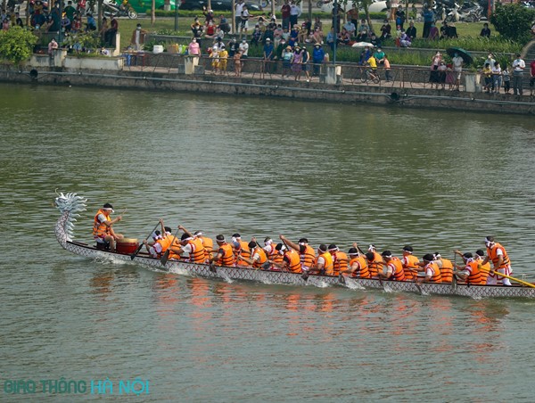Sôi nổi lễ hội bơi chải giỗ tổ Hùng Vương 2022
