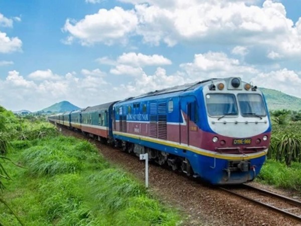 Chạy lại tàu khách Hà Nội-Lào Cai dịp lễ 30/4 và 1/5