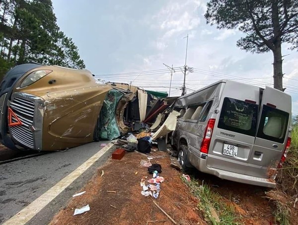 Đà Lạt: Tai nạn nghiêm trọng tại khúc cua đèo Mimosa