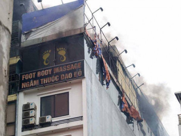 Hà Nội: Cháy tầng 8 quán massage ở quận Đống Đa