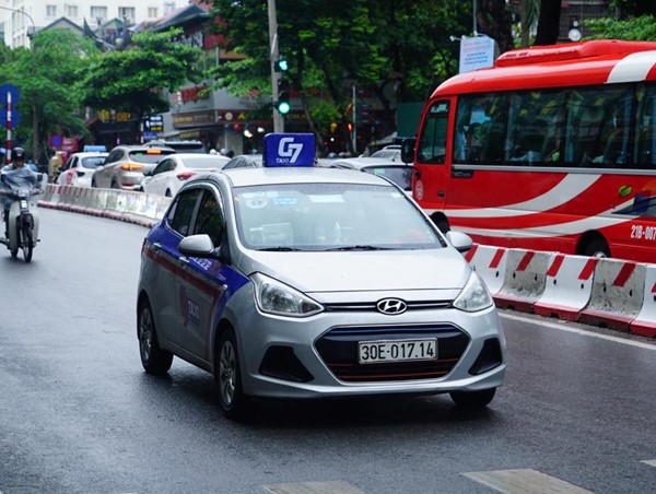 Khó khăn bủa vây doanh nghiệp taxi