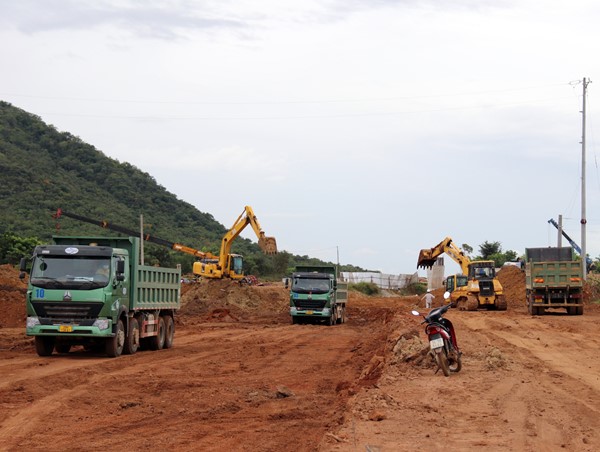 Bình Thuận: Thêm 5 mỏ đất phục vụ dự án cao tốc Bắc-Nam được cấp phép