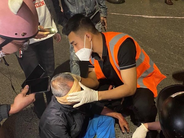 Những “thiên thần” áo cam trên đường phố