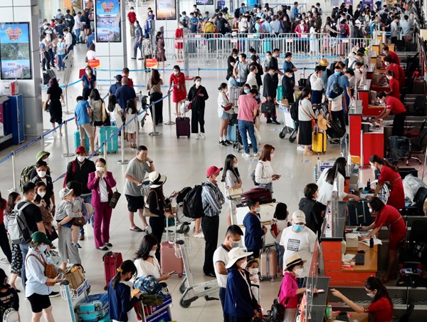 Hành khách đi máy bay dịp nghỉ lễ 30/4 và 1/5 cần lưu ý gì?
