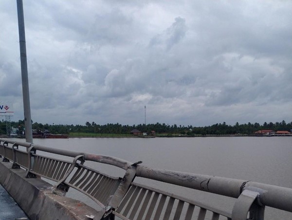 Tai nạn giao thông mới nhất hôm nay (8/5): Ô tô va chạm với 2 xe máy rồi đâm sập tường nhà dân, 1 người tử vong 