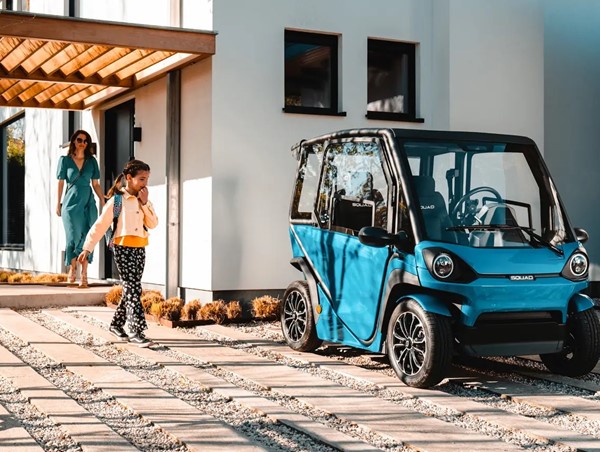 Ngắm chiếc xe điện chạy bằng năng lượng mặt trời đầu tiên trên thế giới