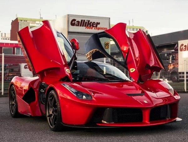 Sự thật về “lệnh” cấm người nổi tiếng của Ferrari