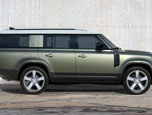 Land Rover Defender 130 cấu hình 8 chỗ ngồi lộ diện