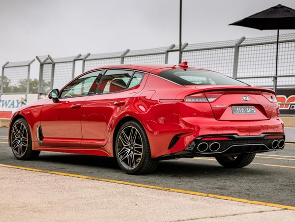 Doanh số bán xe Kia Stinger tăng ở Úc bất chấp báo cáo ngừng hoạt động