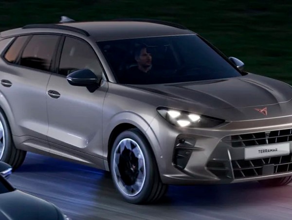 Cupra tiết lộ mẫu SUV Terramar 2024 với công nghệ Plug-in Hybrid tiên tiến