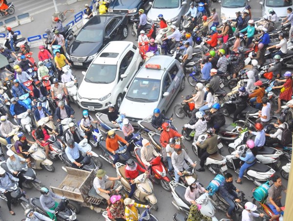 Ba giải pháp kiểm soát khí thải xe máy