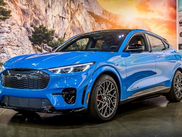 Ford thu hồi 48.924 chiếc Mustang Mach-Es do pin quá nóng