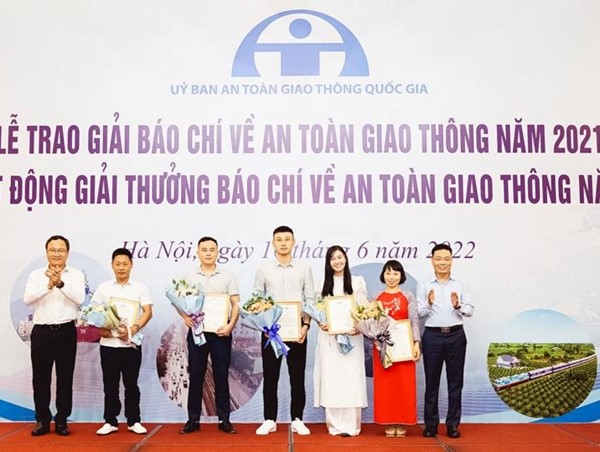 Báo Kinh tế & Đô thị đoạt giải Nhì giải báo chí về ATGT năm 2021