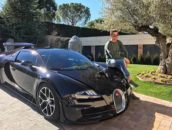 Siêu xe Bugatti Veyron của Ronaldo gặp tai nạn, bị hư hỏng nặng