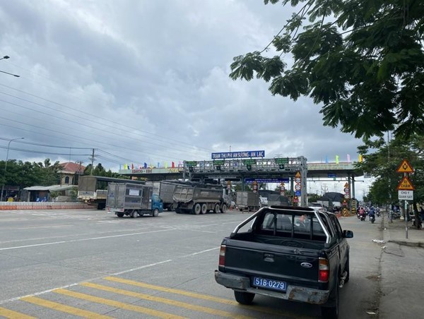 Thu phí điện tử không dừng tại TP Hồ Chí Minh: Tránh gây ùn tắc tại các trạm thu phí