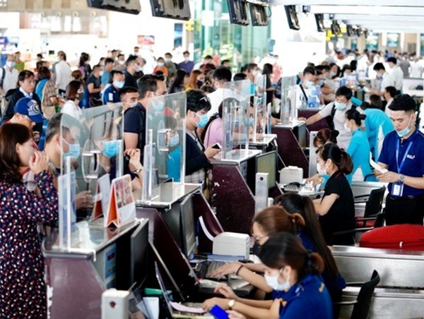 Sân bay Nội Bài "quá tải", hành khách cần lưu ý gì?