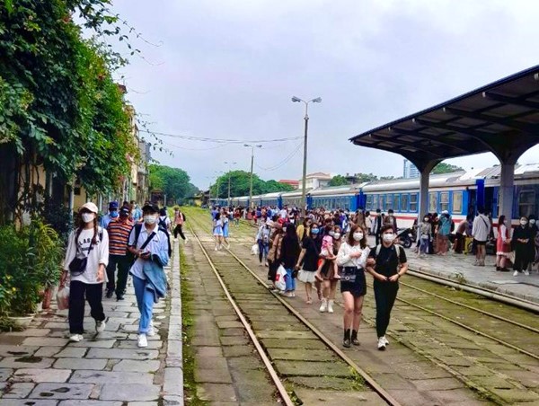 Hải Phòng: Lượng khách di chuyển bằng tàu hỏa tăng đột biến