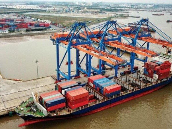 Đề xuất giảm lệ phí ra, vào cảng thủy nội địa