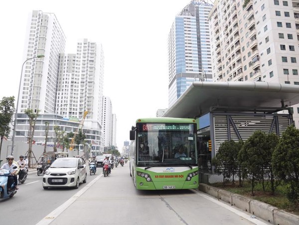 Ùn tắc giao thông trên tuyến Lê Văn Lương, do đâu?