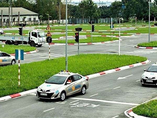 Hà Nội yêu cầu cơ sở đào tạo lái xe ô tô không được tùy tiện tăng học phí