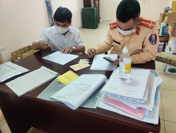 [CLIP]: Đi nhầm đường nên chạy ngược chiều tại làn xe có tốc độ 100km/h