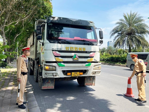 Gần 3.600 xe vi phạm chở quá tải trong quý II/2022