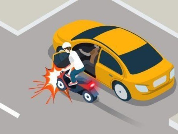 Những lưu ý khi mở cửa xe ô tô