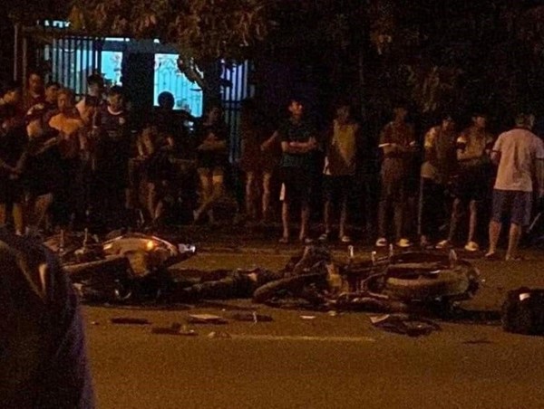 2 xe máy tông nhau, 3 người thương vong