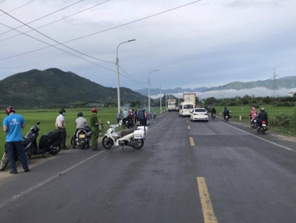 Tai nạn giao thông mới nhất hôm nay (14/7): Va chạm xe container, người phụ nữ đi xe máy tử vong tại chỗ