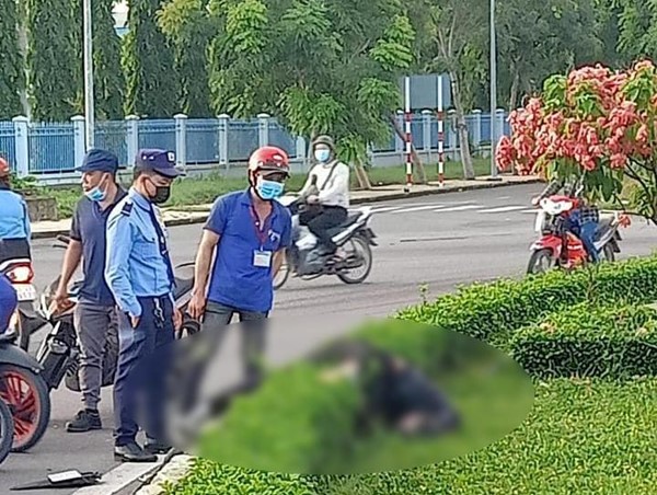 Tai nạn giao thông mới nhất hôm nay (16/7): Té ngã trên cầu, người đàn ông bị xe máy tông tử vong