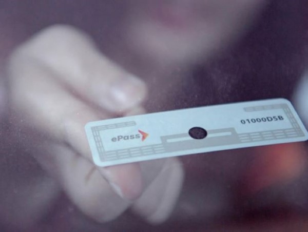 Hướng dẫn dán thẻ thu phí không dừng miễn phí