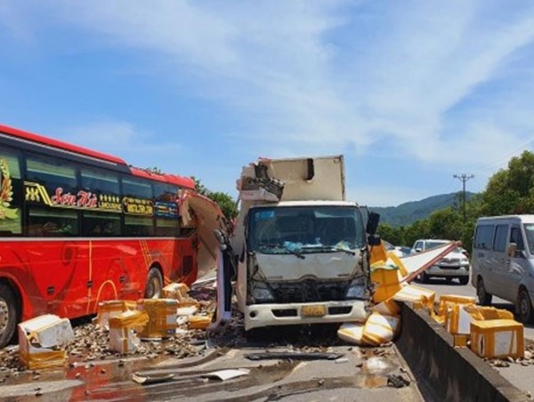 Tai nạn giao thông mới nhất hôm nay (18/7): Người đàn ông chạy xe ôm tử vong thương tâm sau va chạm xe bán tải