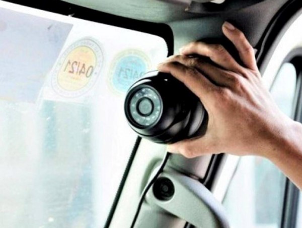 Từ 1/7/2023, xe ô tô kinh doanh vận tải phải lắp camera hành trình để được cấp phù hiệu, biển hiệu