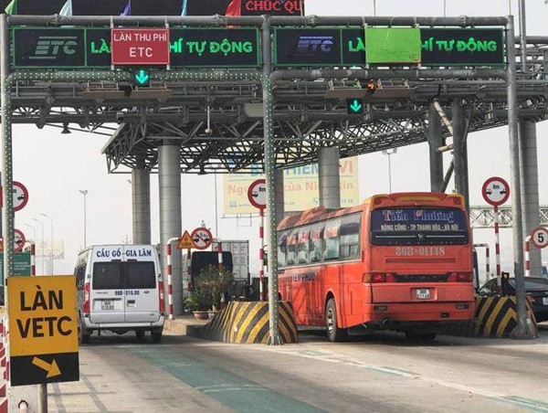 Đến lúc “khai tử” thu phí thủ công