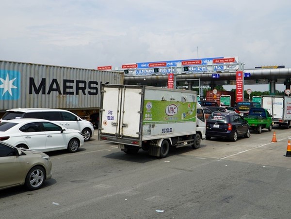 TP Hồ Chí Minh: Khẩn trương xử lý tình trạng ùn tắc các trạm thu phí