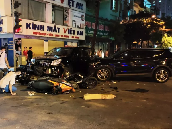 [CLIP]: Kinh hoàng 15 giây trước khi SantaFe gây tai nạn liên hoàn ở Hà Đông