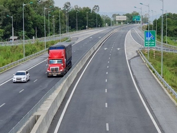 Từ 1/8, xe không dán thẻ thu phí tự động sẽ không được vào cao tốc Đà Nẵng - Quảng Ngãi 