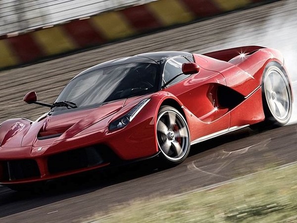 Hơn 23.000 siêu xe Ferrari bị triệu hồi vì lỗi phanh