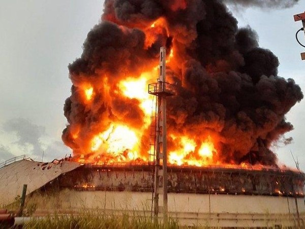 Sét đánh gây cháy kho dầu tại Cuba, hàng trăm người bị thương