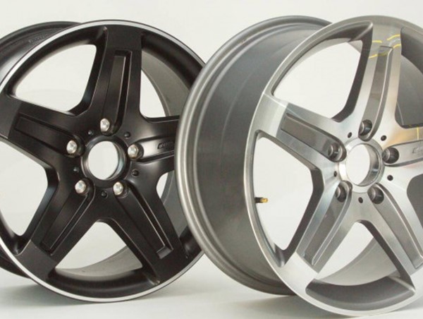 Gần 2 triệu phụ tùng Mercedes-Benz giả bị bắt giữ vào năm 2021