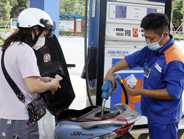 Giảm 10% thuế nhập khẩu ưu đãi mặt hàng xăng