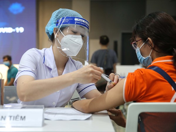 Hà Nội tiếp tục đẩy nhanh tốc độ tiêm chủng cho trẻ em từ 5 tuổi đến dưới 12 tuổi, hoàn thành trong tháng 8