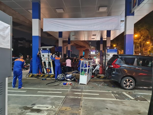 Tài xế trong vụ đâm xe vào cây xăng 111 đường Láng có thể chịu mức án cao lên đến 15 năm tù 