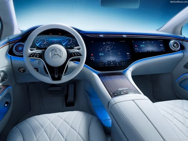 Những mẫu ô tô có màn hình cảm ứng lớn nhất hiện nay