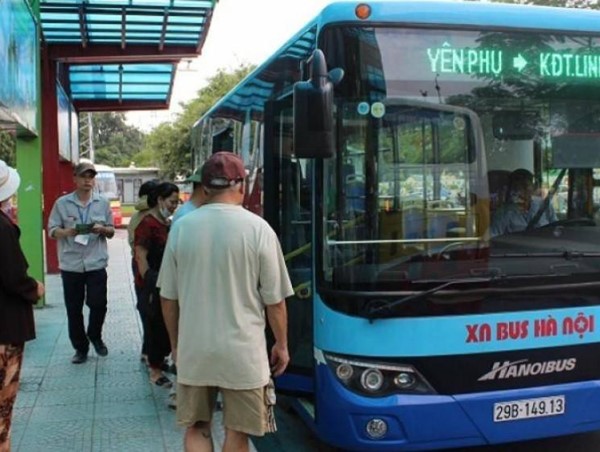 Khuyến khích các doanh nghiệp vận tải hành khách hỗ trợ giảm giá vé cho người cao tuổi 