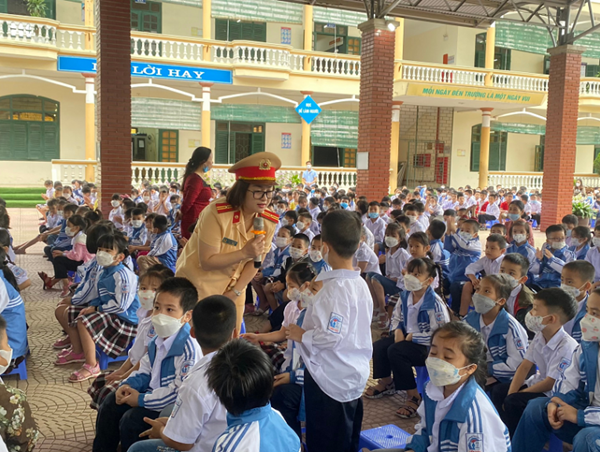 Chuyển biến tích cực trong ý thức chấp hành an toàn giao thông nhờ công tác PBGDPL bám sát thực tế